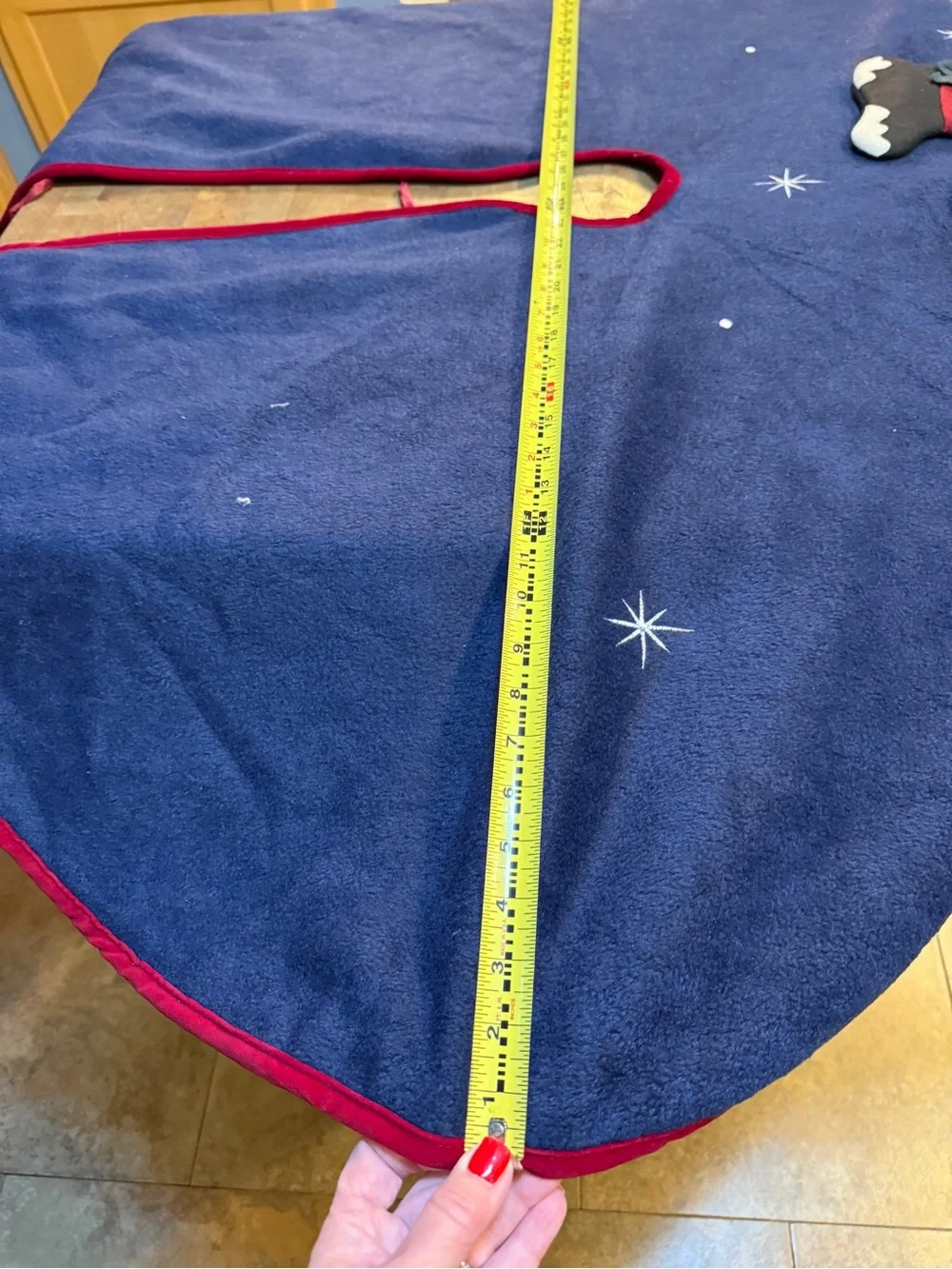 2005 Holiday Snowman Christmas Tree Skirt Navy and Red We ❤️ Snow
